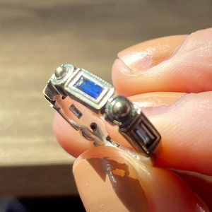 Custom ring, blue sapphire and white gold.